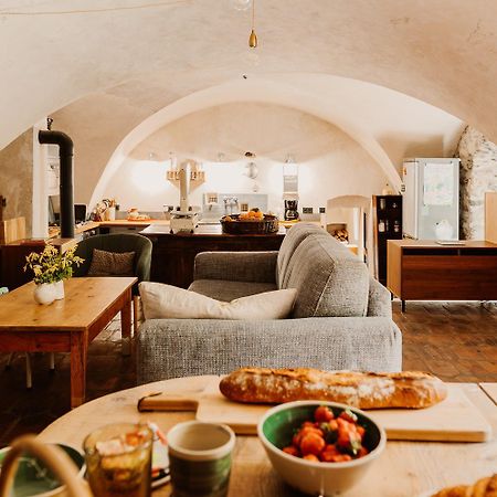 Chambre Ou Gite Dans Une Maison De Montagne - De Suzon A Zelie Entraigues  Buitenkant foto