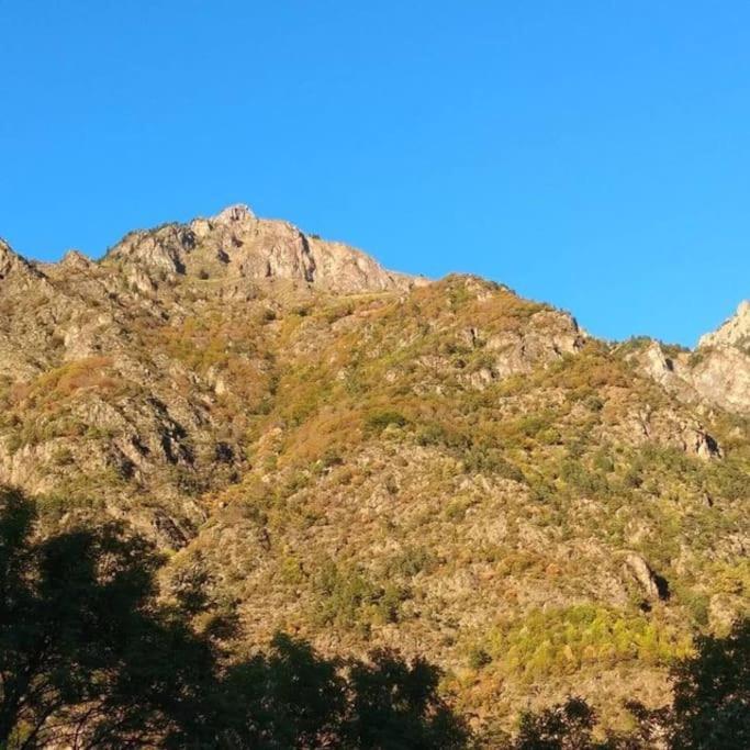 Chambre Ou Gite Dans Une Maison De Montagne - De Suzon A Zelie Entraigues  Buitenkant foto