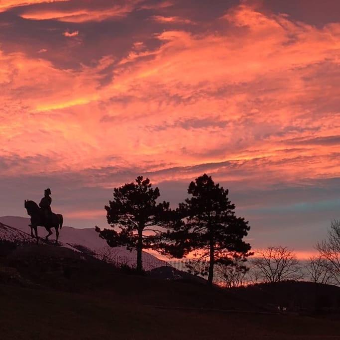 Chambre Ou Gite Dans Une Maison De Montagne - De Suzon A Zelie Entraigues  Buitenkant foto