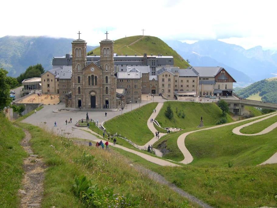 Chambre Ou Gite Dans Une Maison De Montagne - De Suzon A Zelie Entraigues  Buitenkant foto